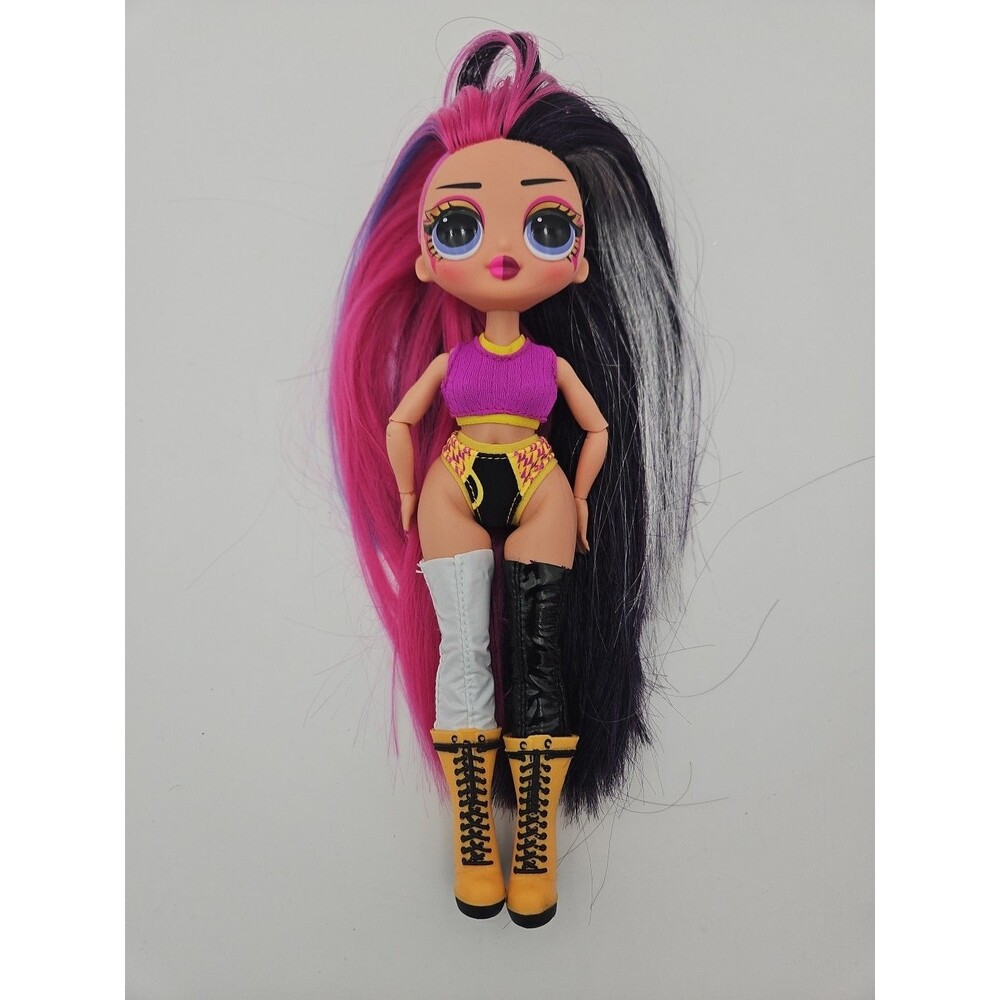 LOL Surprise OMG Movie Magic Ms. Direct Fashion Doll Miss Direct Pink Black Hair